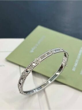 white gold and cubic zirconia perlée bangle